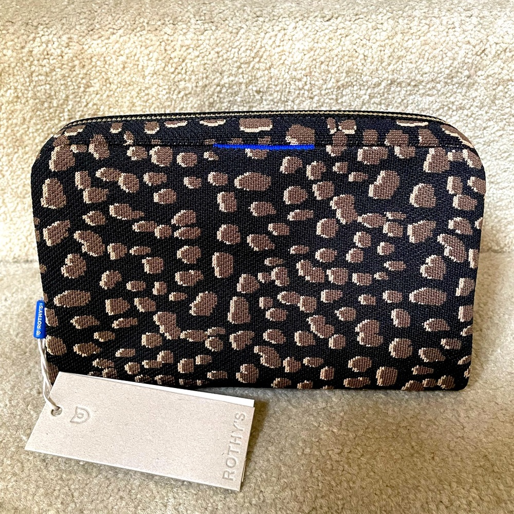 BNWT Rothy’s Universal Pouch in Cocoa Spot